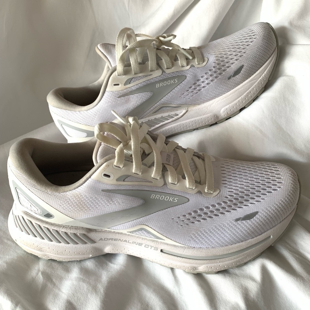 Brooks Adrenaline GTS 23